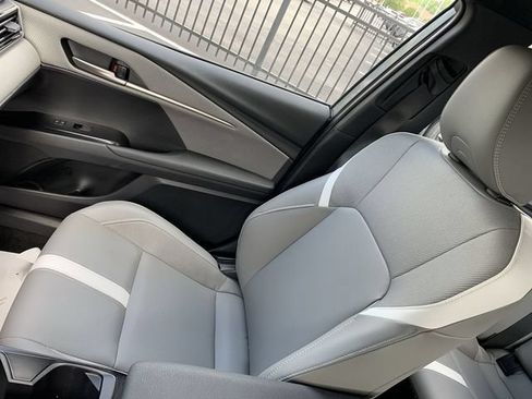 Used 2026 Toyota Camry SE FWD image 29