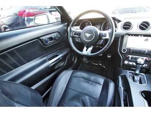Used 2017 Ford Mustang Premium image 7