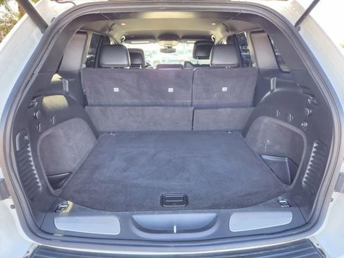 Used 2018 Jeep Grand Cherokee Limited image 18
