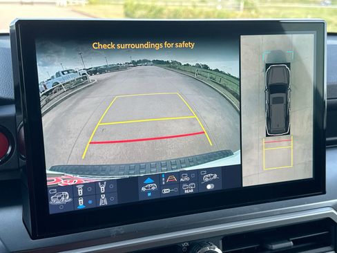 Used 2025 Toyota 4Runner TRD Off-Road Premium image 17