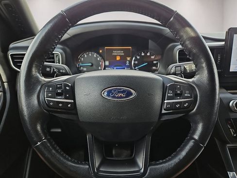 Used 2020 Ford Explorer XLT w/ Equipment Group 202A AWD/4WD image 30