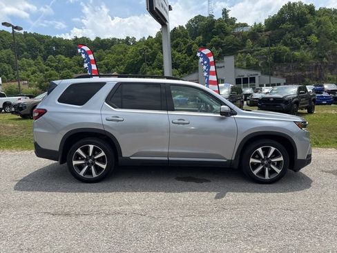Used 2023 Honda Pilot Touring image 2