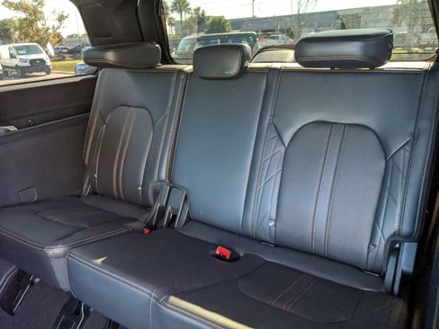 Used 2024 Ford Expedition Platinum image 21