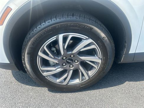 Used 2025 Lincoln Corsair FWD image 9