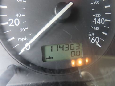 Used 2004 Volkswagen Golf GLS FWD image 19