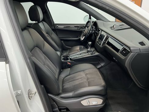 Used 2017 Porsche Macan image 14