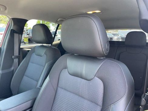Used 2025 Chevrolet Trax LT w/ LT Convenience Package FWD image 17