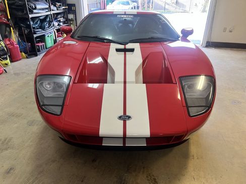 Used 2005 Ford GT RWD image 2