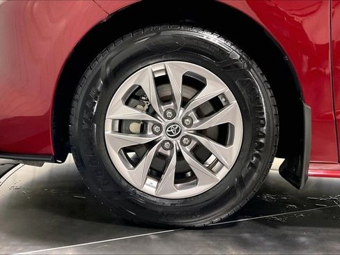 Used 2022 Toyota Sienna XLE w/ XLE Plus Package AWD/4WD image 9