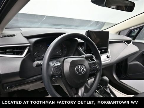 Used 2025 Toyota Corolla LE image 12