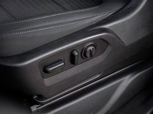 Used 2022 Chevrolet Silverado 1500 Custom w/ Safety Confidence Package image 31