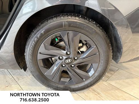 Used 2023 Hyundai Elantra SEL image 30