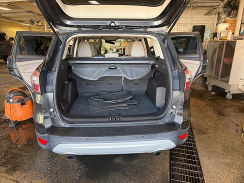 Used 2017 Ford Escape SE AWD/4WD image 18