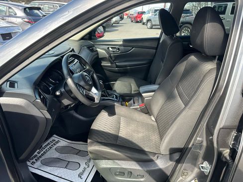 Used 2020 Nissan Rogue SV image 11