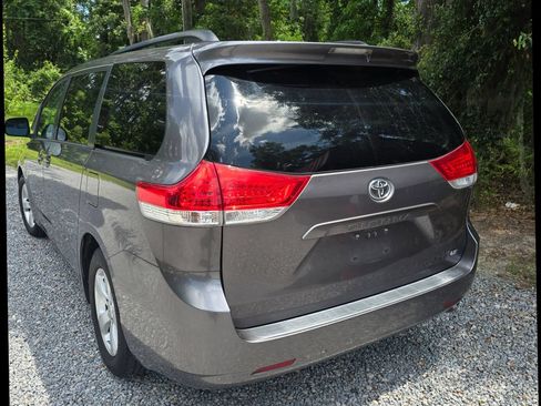 Used 2014 Toyota Sienna LE FWD image 12