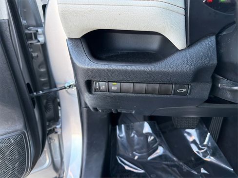 Used 2023 Toyota RAV4 XLE Premium image 19