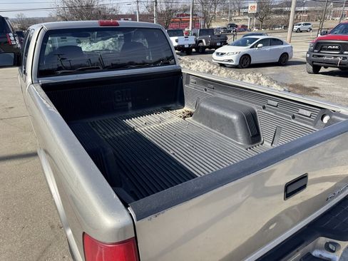 Used 2003 Chevrolet S10 Pickup LS image 8