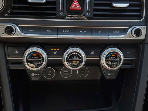 Used 2023 Genesis G70 2.0T image 26