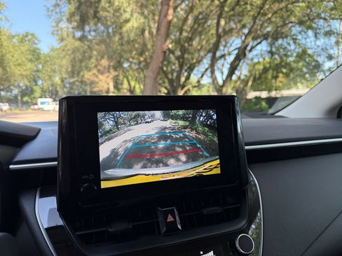 Used 2025 Toyota Corolla LE FWD image 24