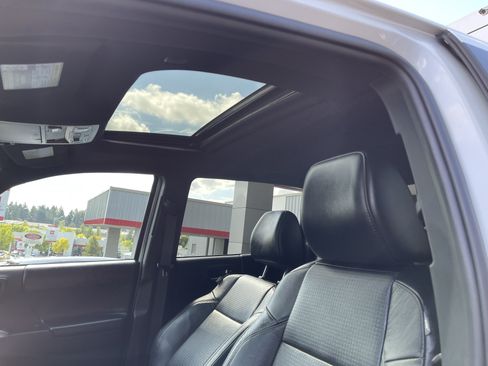 Certified 2021 Toyota Tacoma Limited AWD/4WD image 21