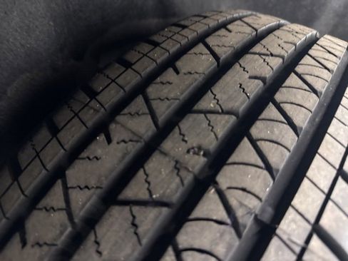 Used 2023 GMC Acadia SLT image 37