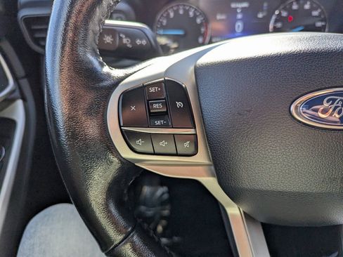 Used 2021 Ford Explorer XLT image 25