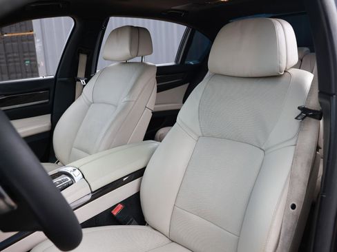 Used 2014 BMW 750Li image 8