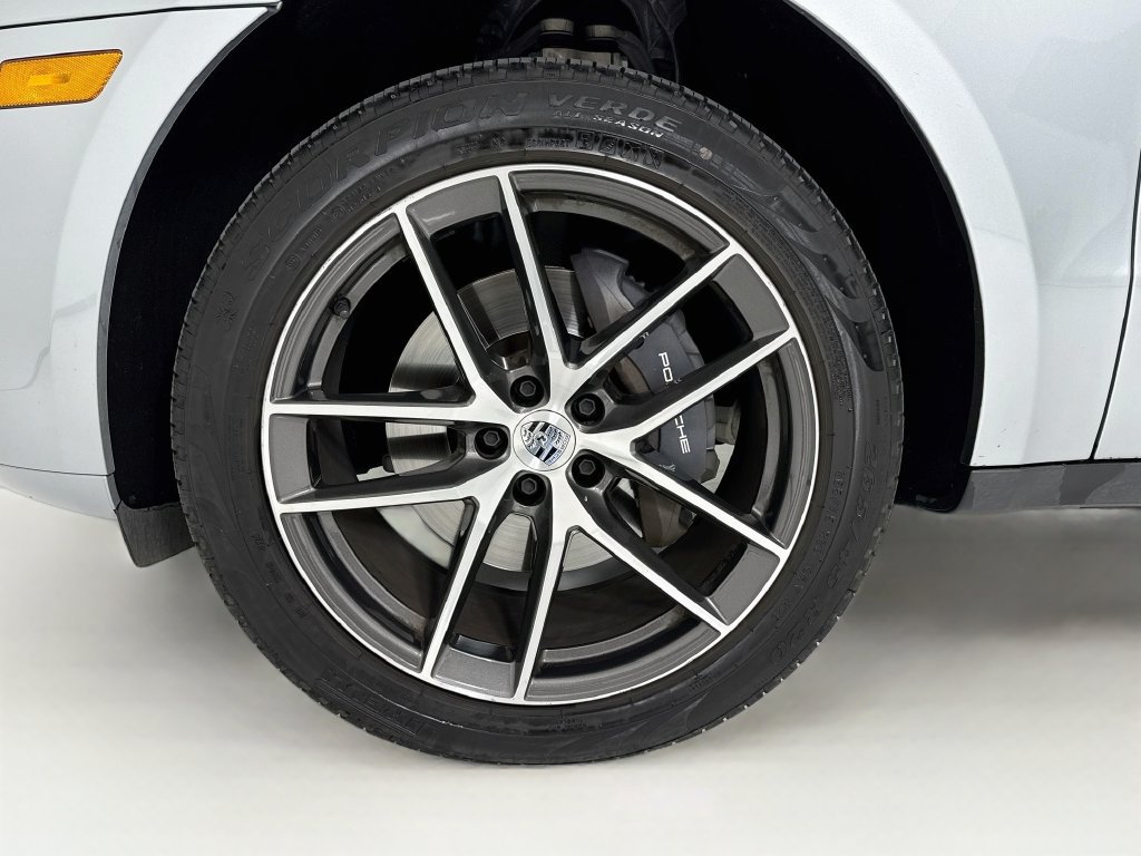 Certified 2025 Porsche Macan AWD/4WD image 11
