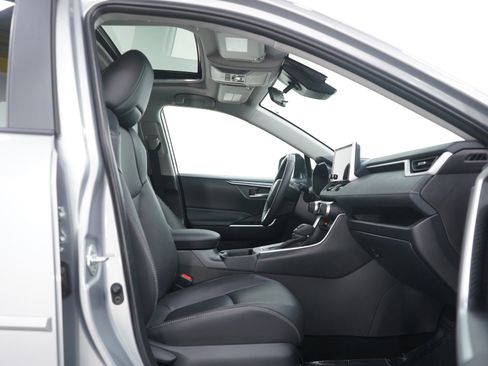 Used 2025 Toyota RAV4 XLE Premium image 10