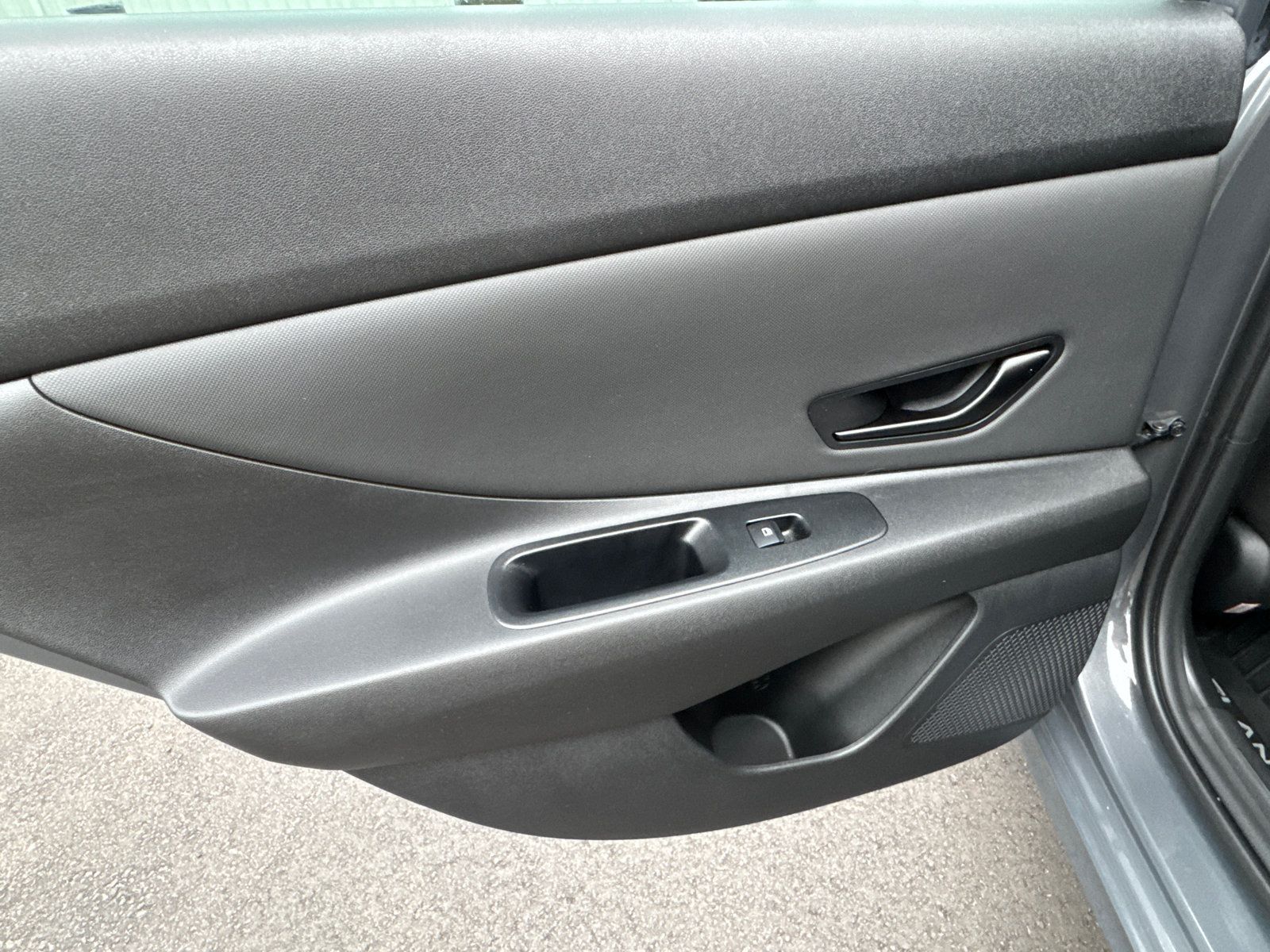Used 2025 Hyundai Elantra Sport FWD image 22