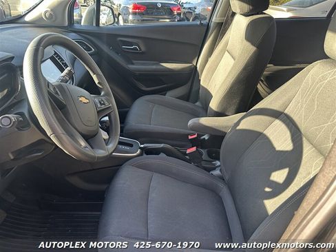 Used 2017 Chevrolet Trax LT w/ Driver Confidence Package image 26