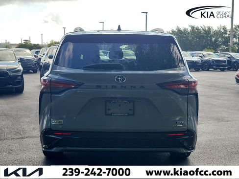 Used 2023 Toyota Sienna XSE w/ XSE Plus Package FWD image 5