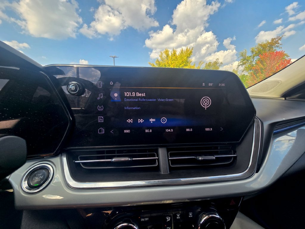 Used 2025 Chevrolet Trax LT w/ LT Convenience Package FWD image 18