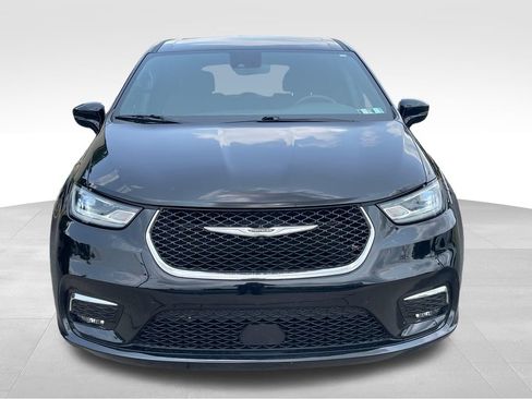 Used 2024 Chrysler Pacifica Touring FWD image 8