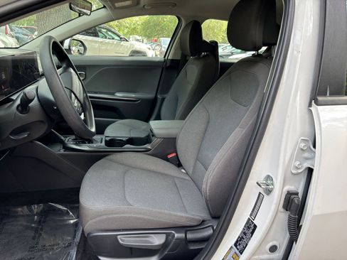 Used 2025 Kia K4 FWD image 35