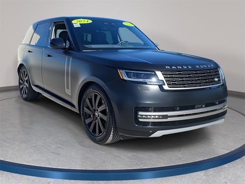 Certified 2024 Land Rover Range Rover SE image 3