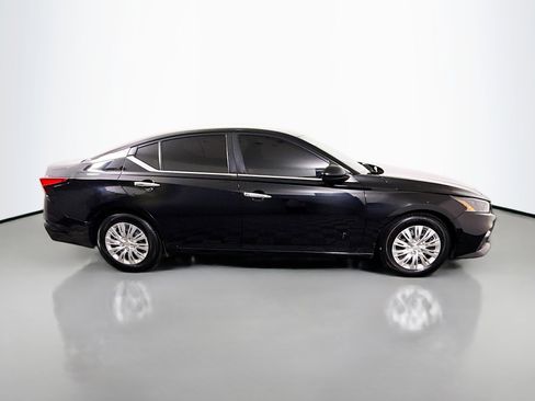 Used 2022 Nissan Altima 2.5 S FWD image 11