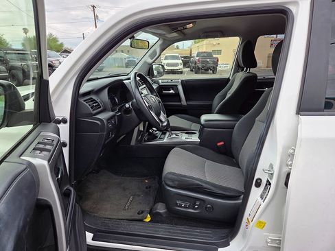 Used 2018 Toyota 4Runner SR5 AWD/4WD image 8