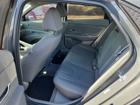Used 2025 Hyundai Elantra SEL FWD image 10