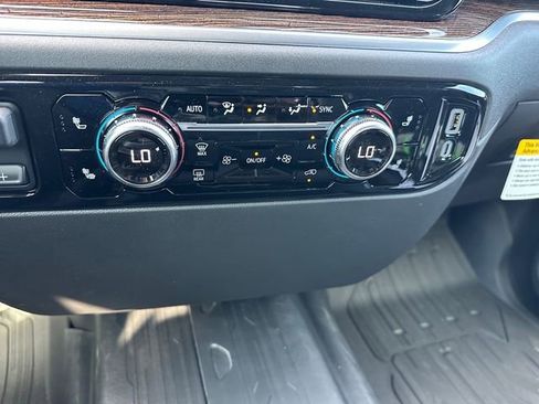 New 2025 GMC Sierra 1500 Elevation image 32