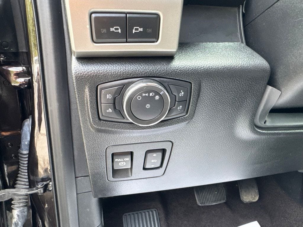Used 2020 Ford F150 Lariat w/ Equipment Group 502A Luxury AWD/4WD image 15