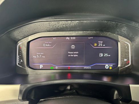 Used 2022 Volkswagen Atlas Cross Sport SE image 18