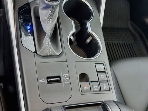 Used 2024 Toyota Highlander XLE FWD image 22