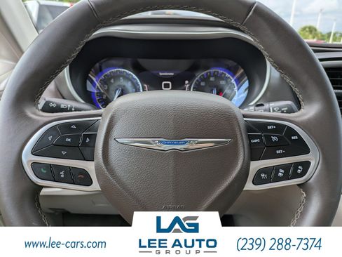 Used 2018 Chrysler Pacifica Touring-L w/ Advanced Safetytec Group FWD image 23