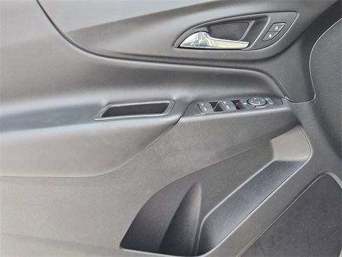 Used 2021 Chevrolet Equinox LT image 23