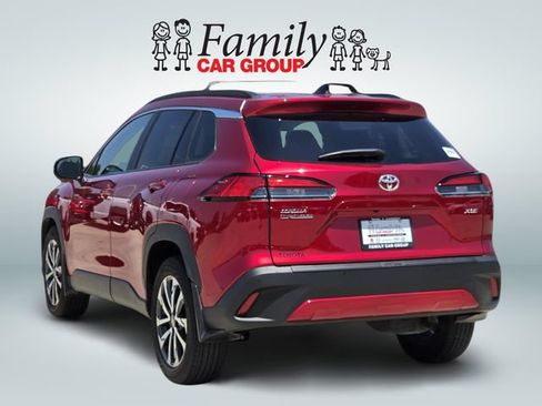 Used 2025 Toyota Corolla Cross XLE w/ Convenience Package FWD image 3