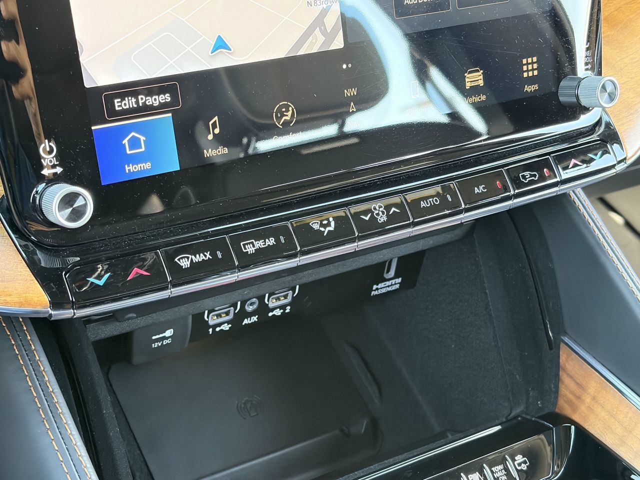 Used 2023 Jeep Grand Wagoneer Series III AWD/4WD image 29