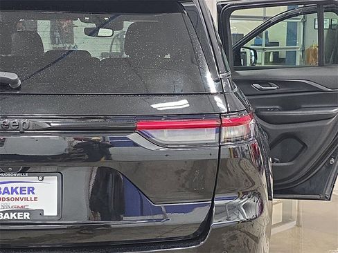 Used 2024 Jeep Grand Cherokee Altitude image 34