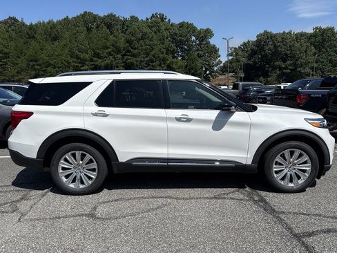 Used 2021 Ford Explorer Limited w/ Equipment Group 301A AWD/4WD image 8