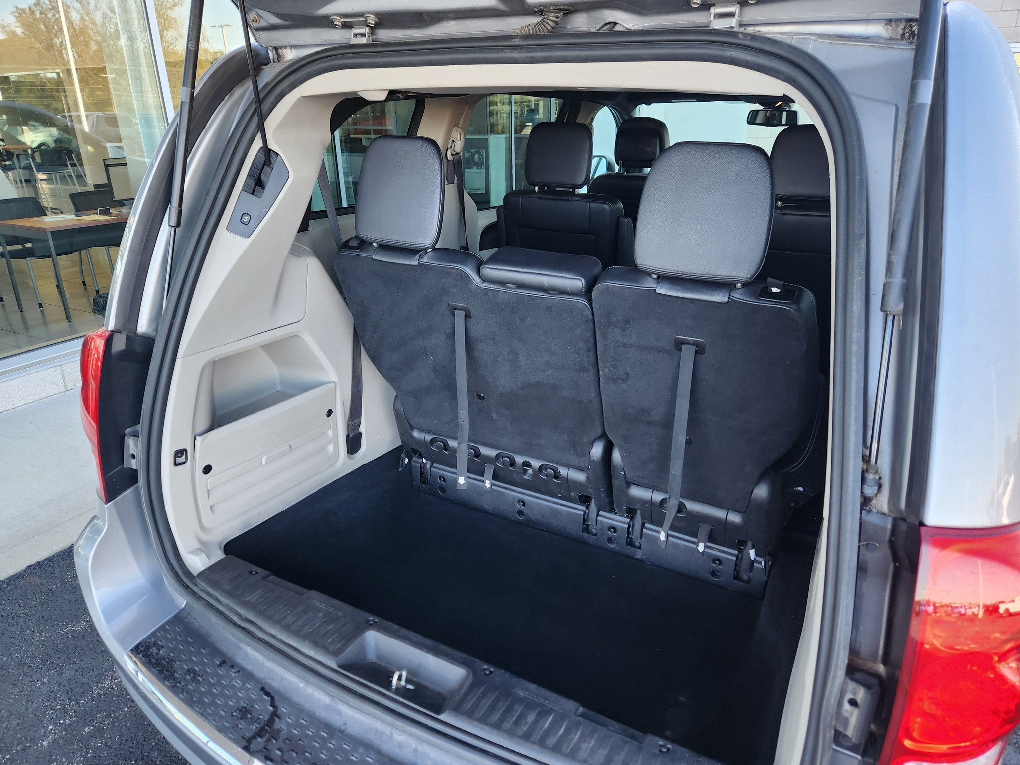 Used 2019 Dodge Grand Caravan SXT FWD image 39
